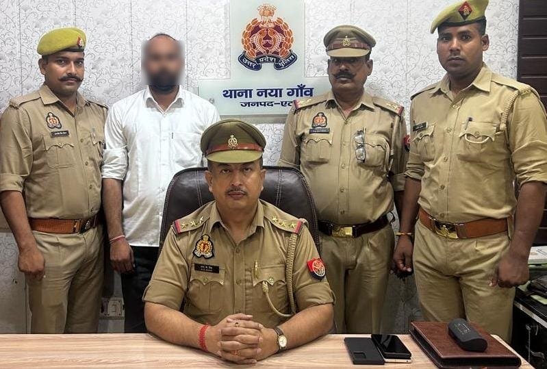 Etahpolice's tweet photo. एटा - थाना नयागांव पुलिस को मिली सफलता, थाना नयागांव पुलिस द्वारा हत्या के प्रयास के मामले में वाँछित च��� रहे 25,000 रुपए के इनामिया अभियुक्त को किया गया गिरफ्तार ।
#Uppolice https://t.co/dd2FMruqEY