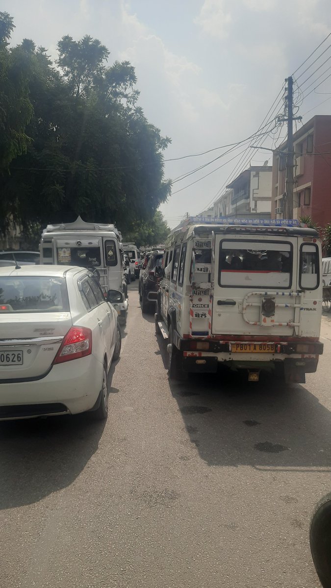 vikas20152016's tweet photo. @ssptfcchd @ssputchandigarh @Gulab_kataria 2 In Continuation How do the Ambulance and In emergency  if Senior  Citizens residents of 15 have emergency they can't reach the PGI which is 700 Mtrs only from 15 A . When will administration will wake up https://t.co/EOt8aMoaO7