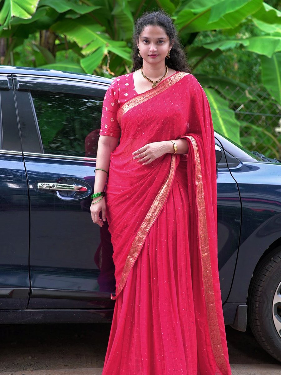 SumiiTalks's tweet photo. Outfit link π
https://t.co/iFoFcrC2FL
#halfhalf #lehanga #ethnic #vibe #pinkdress https://t.co/24Nz88lx9B