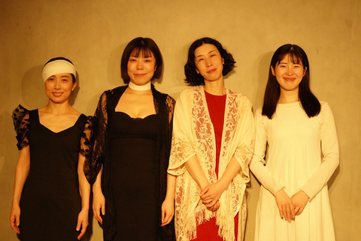 avenir_e4c's tweet photo. 【終演のお知らせ】

avenir’e 12th create
『楽屋─流れ去るものはやがてなつかしき─』

先ほど千秋楽を終え、全18公演が無事終演いたしました。
team A、team Bともにたくさんのお客様にご来場いただきました。
予定を空けて、劇場まで足をお運びいただき誠にありがとうございました。
気にかけてくださった方々も心より感謝申し上げます。

#アヴェニール楽屋 

──────────────────── 

次回は12月、阿佐ヶ谷アルシェにて「虎は狐と井の中に」を上演予定です。
詳しくは続報をお待ち頂けますと幸いです。