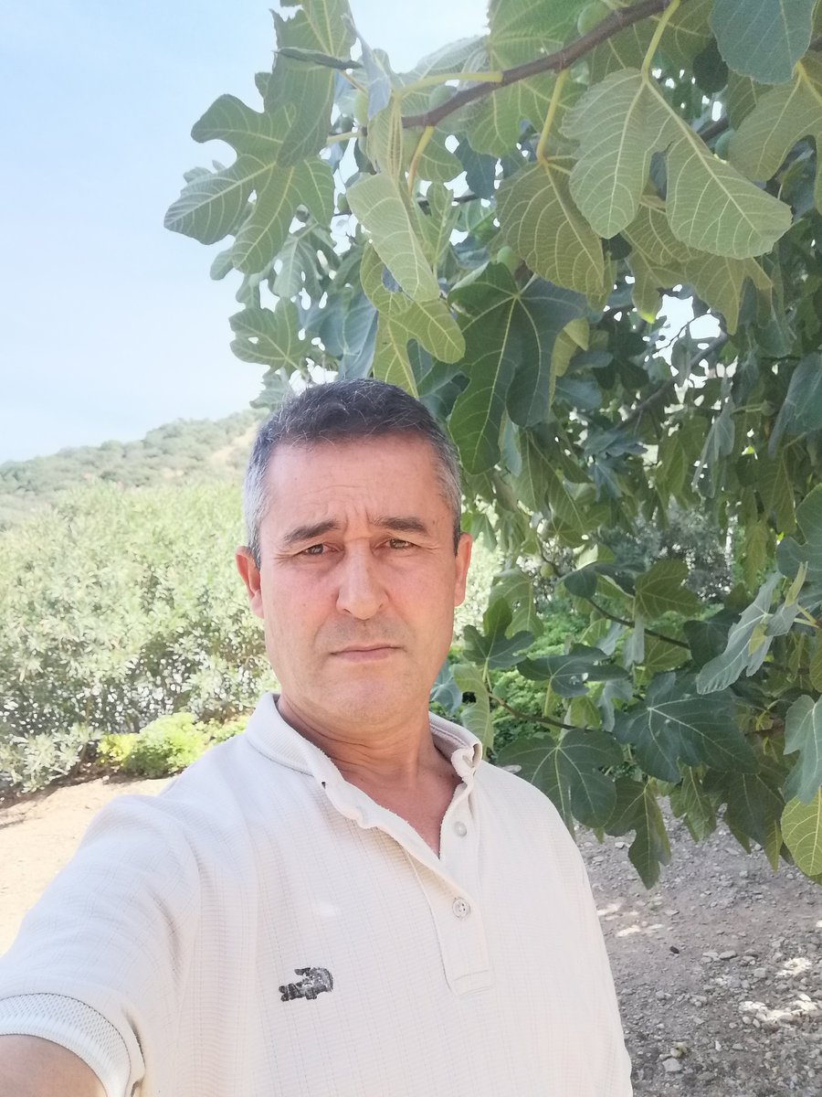 feriterefe's tweet photo. Terazinin bi tarafına yaptığınız ne kadar iyili güzellikleri   koyun diğer tarafına sevgiyi koyun sevgi ağır basar sevginin zıttı nefrettir Allahı seven insanları sever https://t.co/6MErrO0nMa