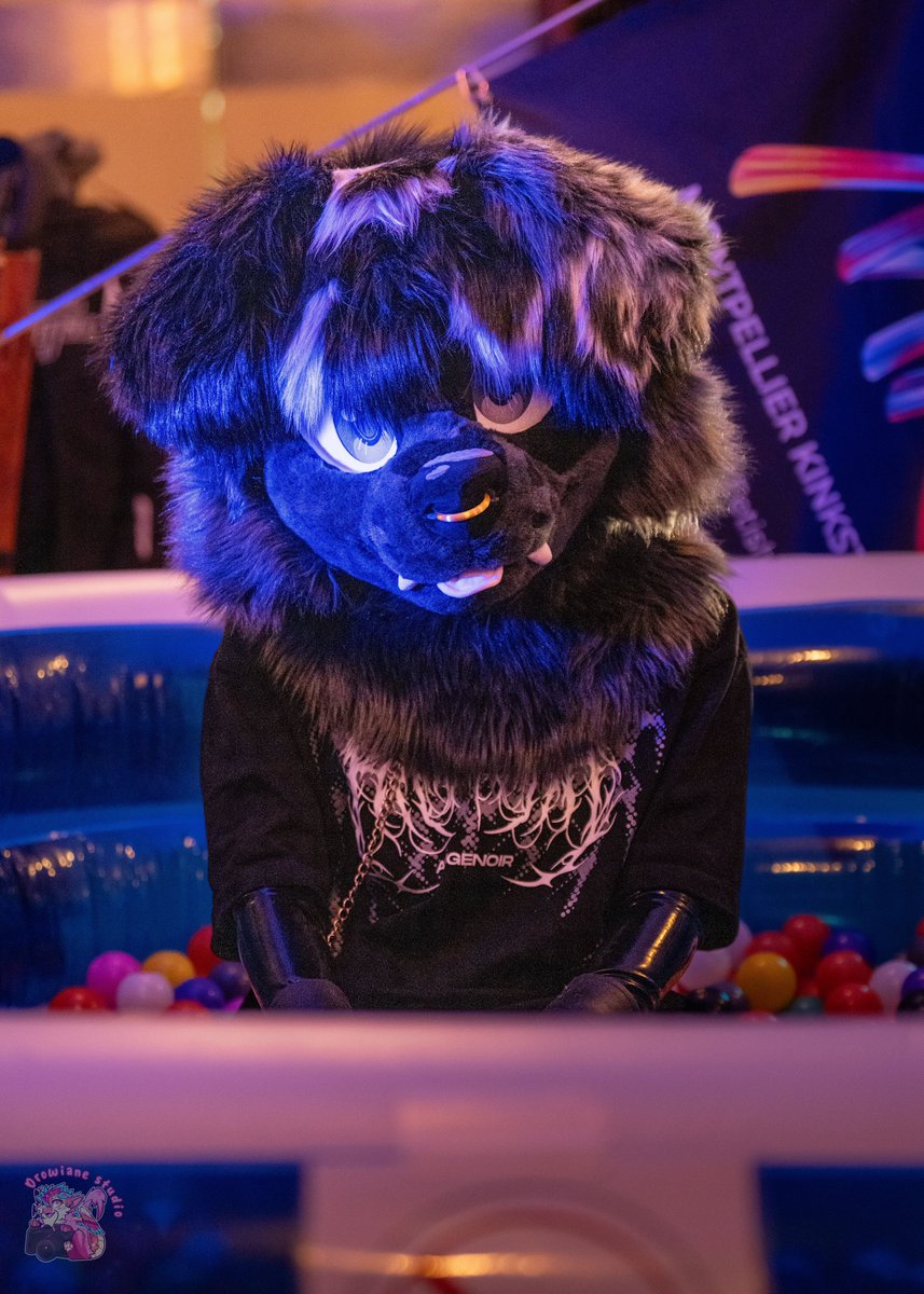 ad_drowi_ane's tweet photo. How is a good boy, that you ?

| 🐾 @Quawi_ |
| 🧵 Fursuit maker @rooksarmorpack |
| 🐾 Hand paw @furrjoi01 |
| 🎉 Event @MkMontpellier |

#furry #fursuir #paw #furrypup #furrylatex https://t.co/AmWn6DeeDl