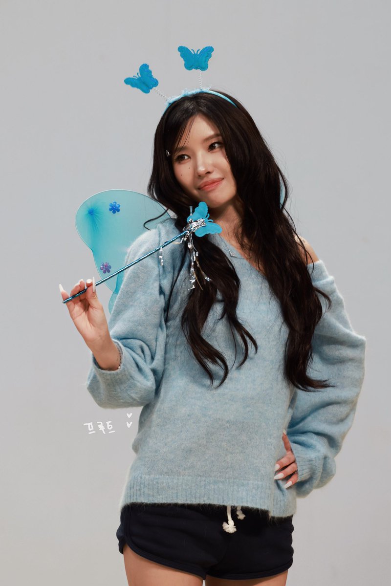 fruit_SOPP's tweet photo. 260913  MAKESTAR

너의 미소가 너무 따뜻해서
체온이 1도나 올라버렸어.❤️‍🔥

#소연 #SOYEON  
#아이들 #idle  
#끝내주는인생  
#퇴사할게여 https://t.co/7PKH77HdDW
