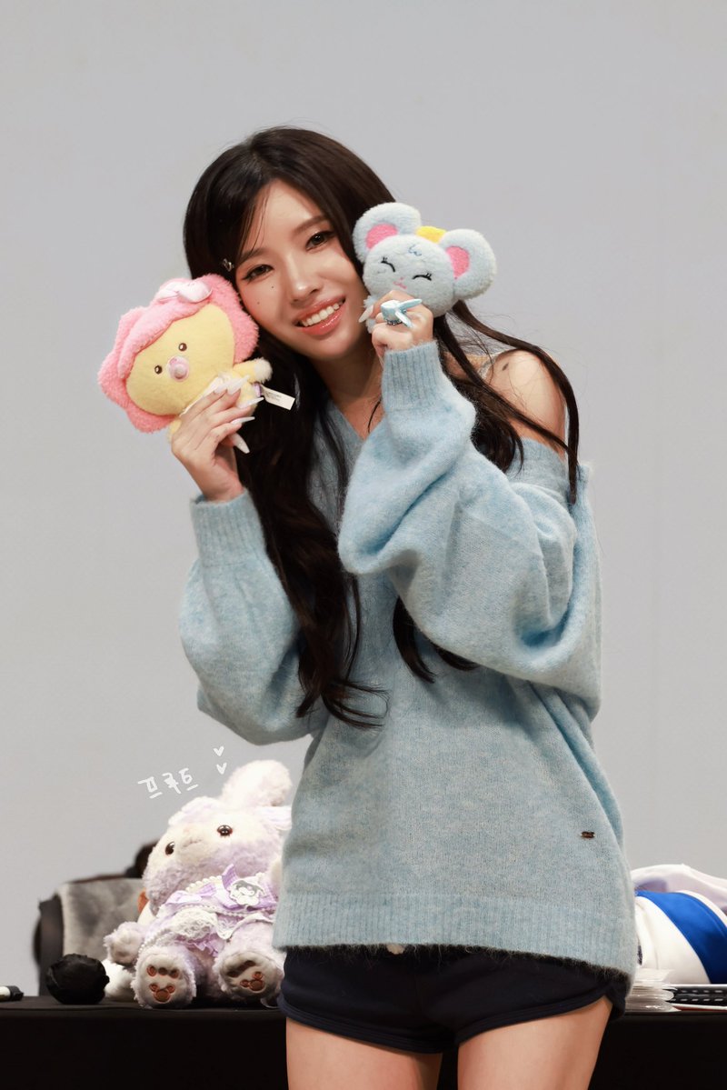 fruit_SOPP's tweet photo. 260913  MAKESTAR

너의 미소가 너무 따뜻해서
체온이 1도나 올라버렸어.❤️‍🔥

#소연 #SOYEON  
#아이들 #idle  
#끝내주는인생  
#퇴사할게여 https://t.co/7PKH77HdDW