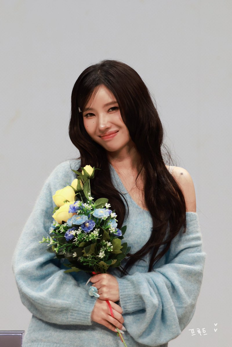 fruit_SOPP's tweet photo. 260913  MAKESTAR

너의 미소가 너무 따뜻해서
체온이 1도나 올라버렸어.❤️‍🔥

#소연 #SOYEON  
#아이들 #idle  
#끝내주는인생  
#퇴사할게여 https://t.co/7PKH77HdDW