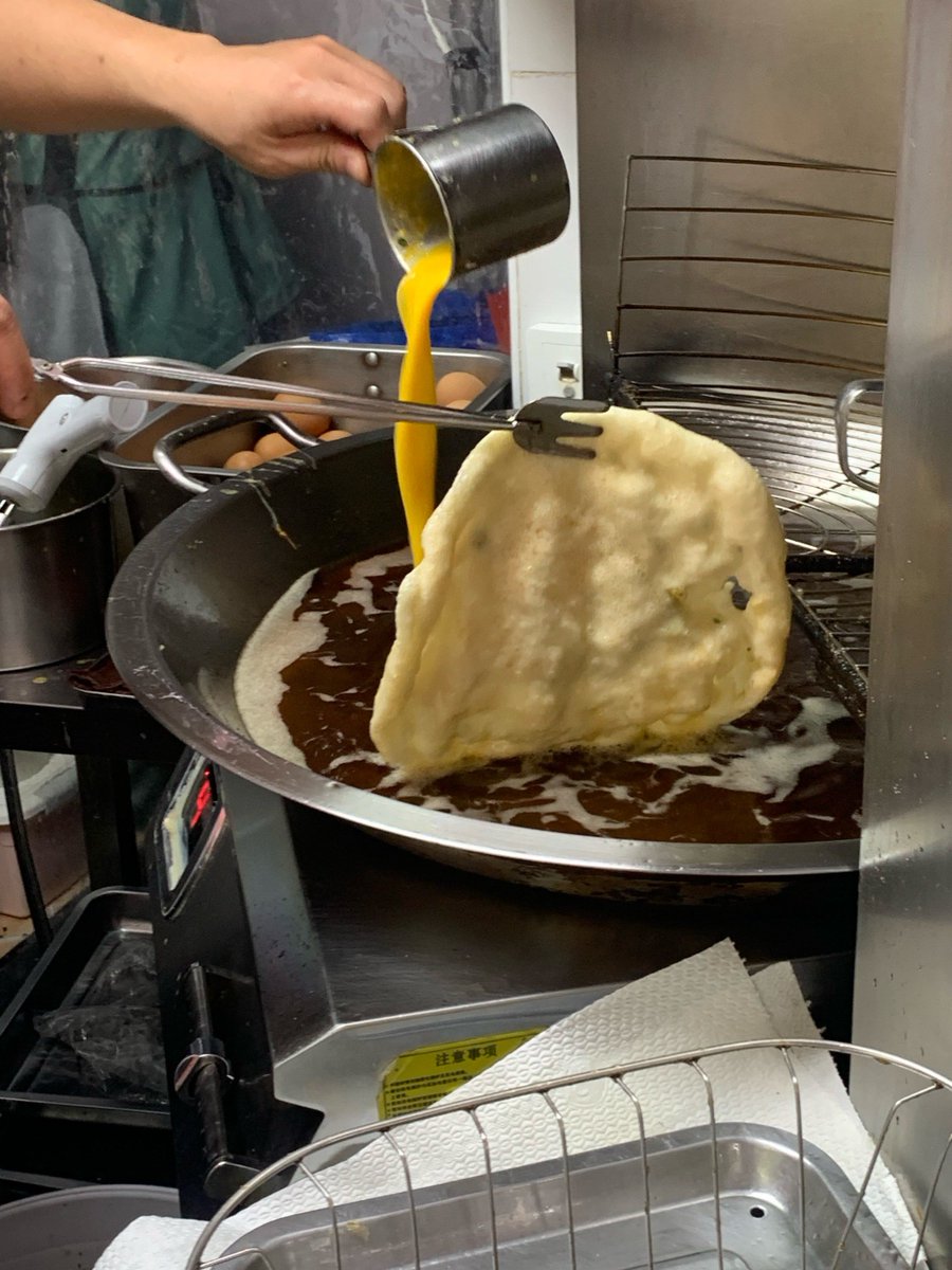 FloMurrzysc's tweet photo. Biting into a crispy hot Chinese fried pancake on a cold street—warm, crunchy, pure comfort! https://t.co/JcKfmiSMu5