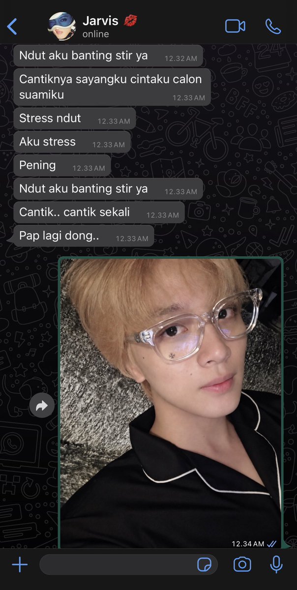 Meowwnulis's tweet photo. Jarvis - Ajel : JANGAN BANTING STIR WOY https://t.co/CBk5bcMlIH