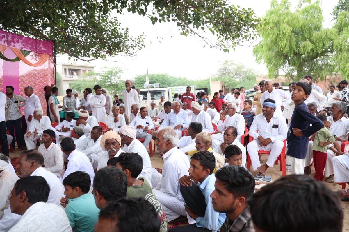 SaintRampalJiM's tweet photo. जोखासर, नोहर, हनुमानगढ़ (राजस्थान)
श्री कृष्ण प्रणामी गौशाला को संत रामपाल जी ने दिया 300 क्विंटल सूखा चारा https://t.co/Lcx9aG8Akv