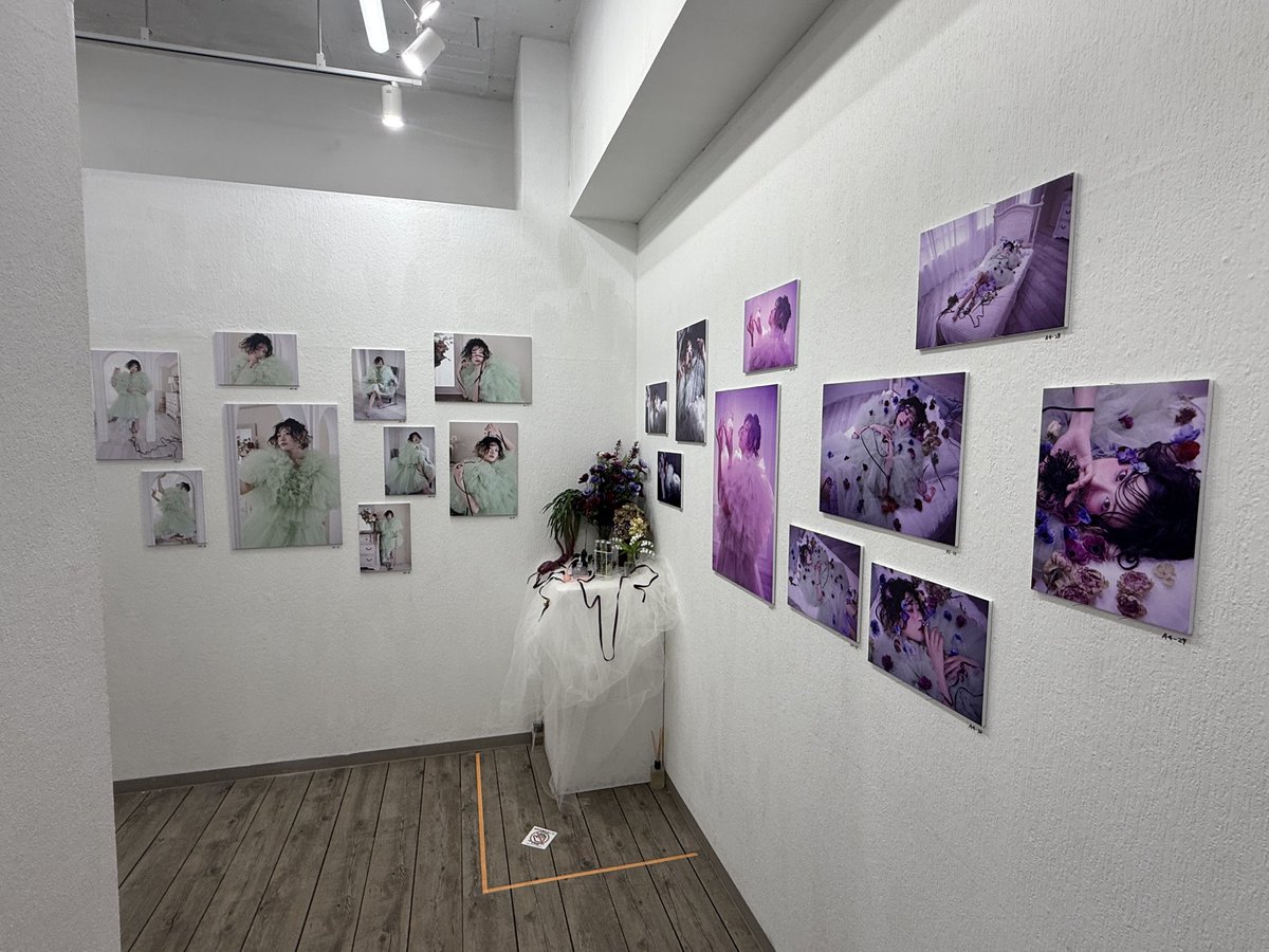 arsExhibition_N's tweet photo. #写真展Story
#展示風景
展示作品はフォトブックにほとんど収められています。
#柩 #松田彩希 #モデル 

https://t.co/MELHOxHaTg
販売期間
2026年9月25日 23:59まで https://t.co/SXNhSa7QKI