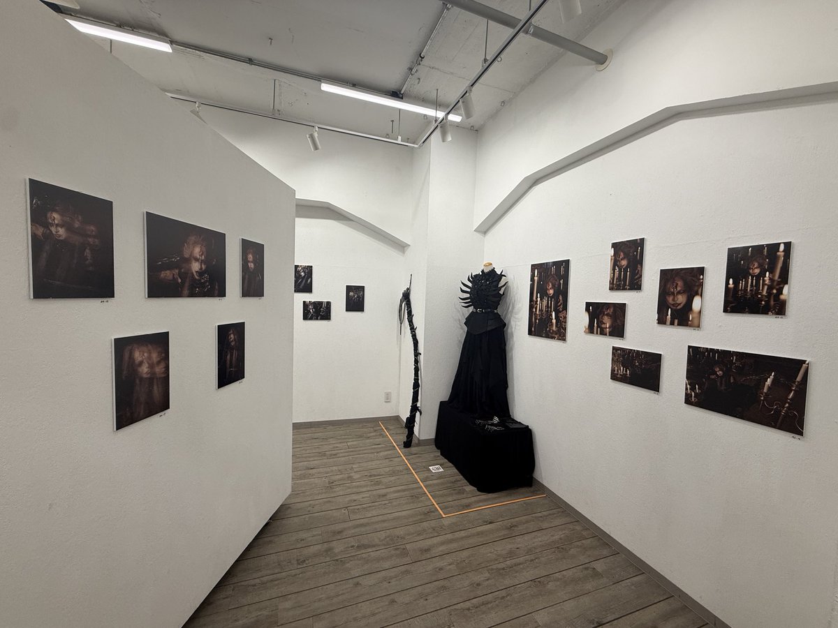 arsExhibition_N's tweet photo. #写真展Story
#展示風景
展示作品はフォトブックにほとんど収められています。
#柩 #松田彩希 #モデル 

https://t.co/MELHOxHaTg
販売期間
2026年9月25日 23:59まで https://t.co/SXNhSa7QKI