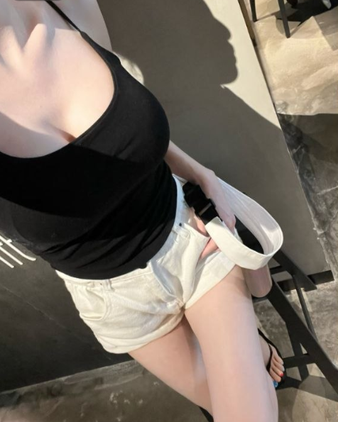 Wamspire's tweet photo. 新人刚玩x

想发点照片  有人锐评女大福照吗

直接给不墨迹  发完我要删了….. https://t.co/QyOy6C7Pl1