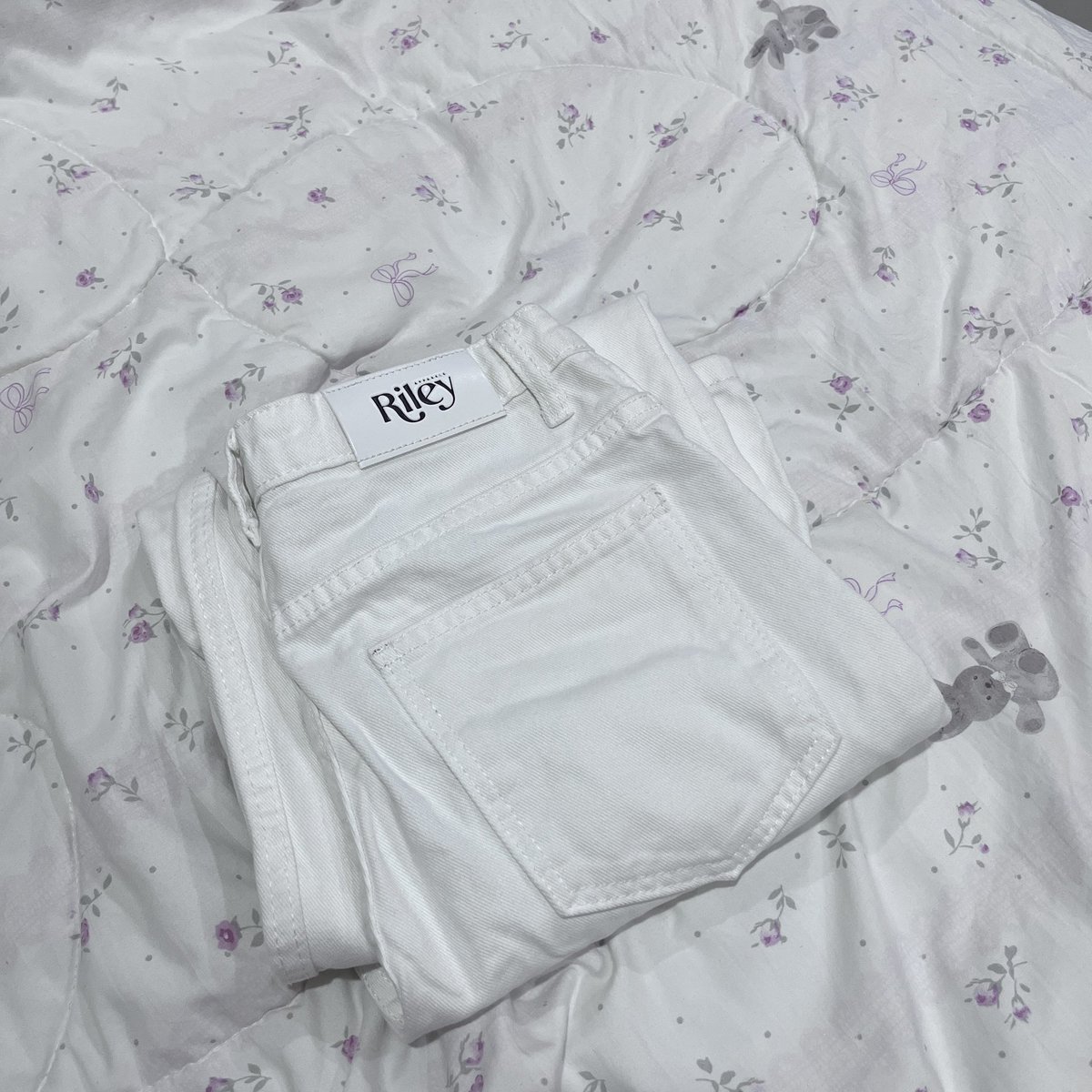 yancli_'s tweet photo. ส่งต่อกางเกงยีนส์ riley apparels
รุ่น Andy Jeans สี white 🤍🐰
Size s เอว 24-25 สะโพก 38 ยาว 40
💌 200 free shipping ( ตำหนิตามรูป ) 
#ส่งต่อriley #ส่งต่อrileyapparels #rileyapparels #กางเกงยีนส์ #กางเกงยีนส์มือสอง #ส่งต่อเสื้อผ้า #เสื้อผ้ามือสอง #ส่งต่อเสื้อผ้ามือสอง https://t.co/k18D8p2iT1