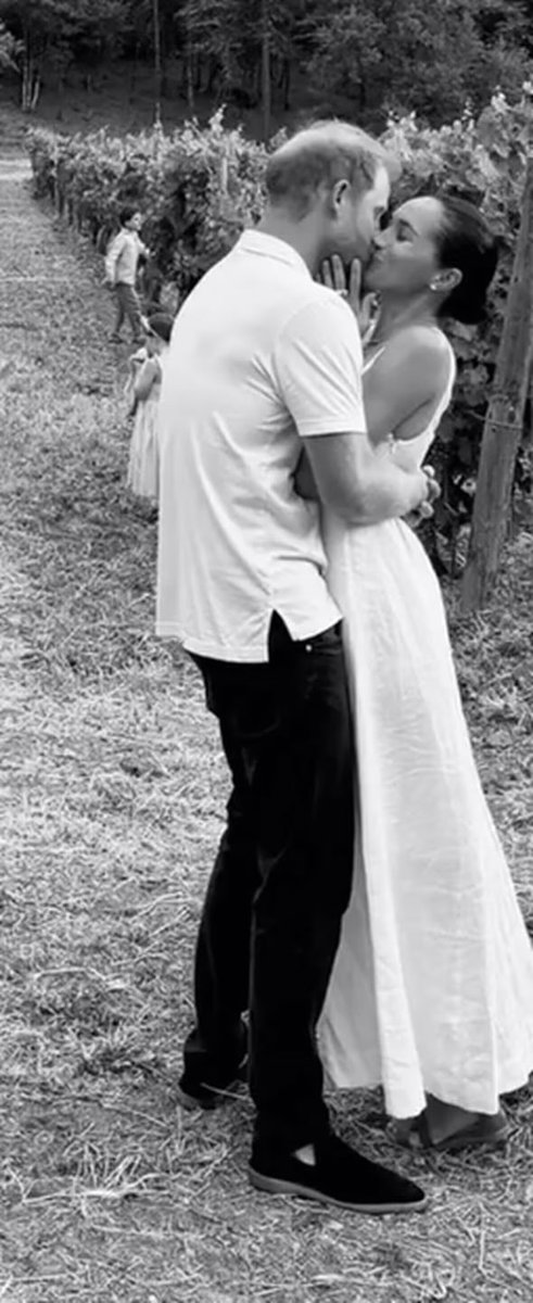 ChrisBaronSmit1's tweet photo. A decade of love.❤️ 

“I know that at the end of the day, she chooses me, and I choose her. And therefore, whatever we have to tackle together, or individually, it'll always be us together as a team.” - Prince Harry

#HappyBirthdayPrinceHarry https://t.co/DmbLk0AUky