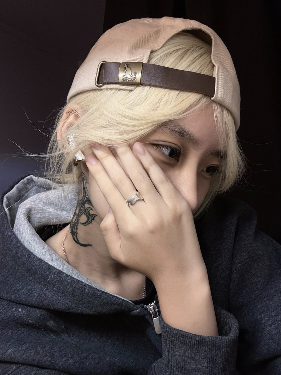erywya's tweet photo. 只能短发 长发不行么 #masc #le #les #wlw https://t.co/lk0nqhkTIJ