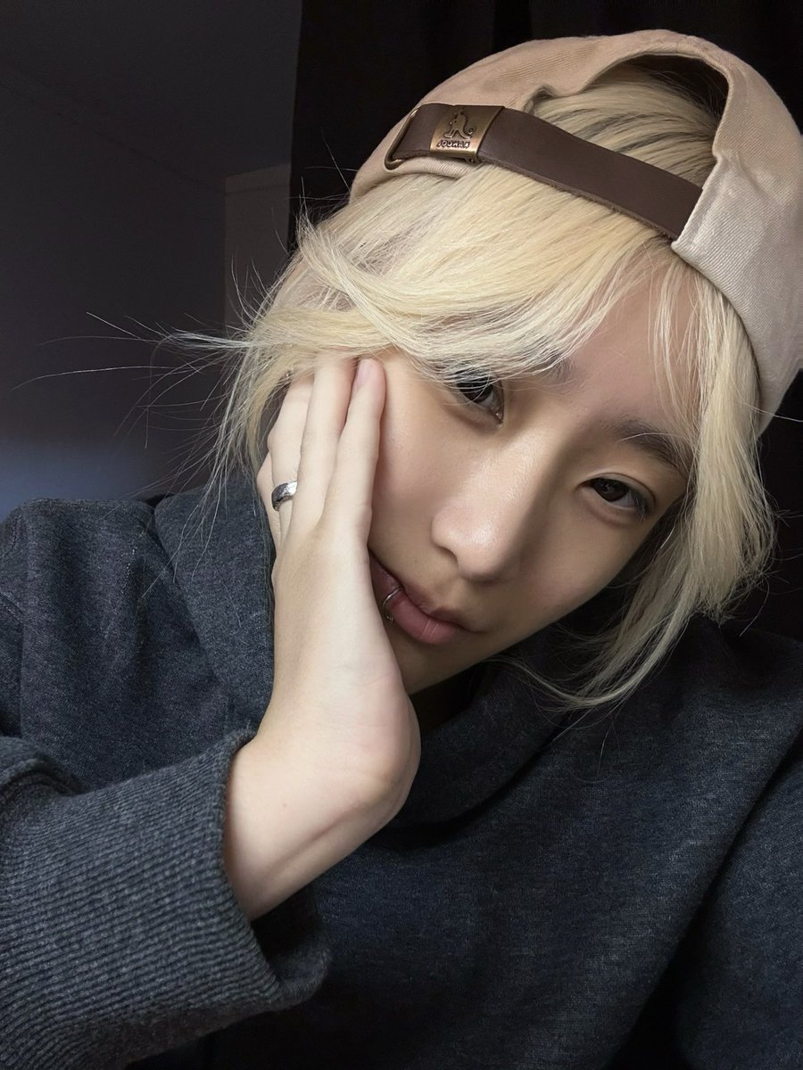 erywya's tweet photo. 只能短发 长发不行么 #masc #le #les #wlw https://t.co/lk0nqhkTIJ