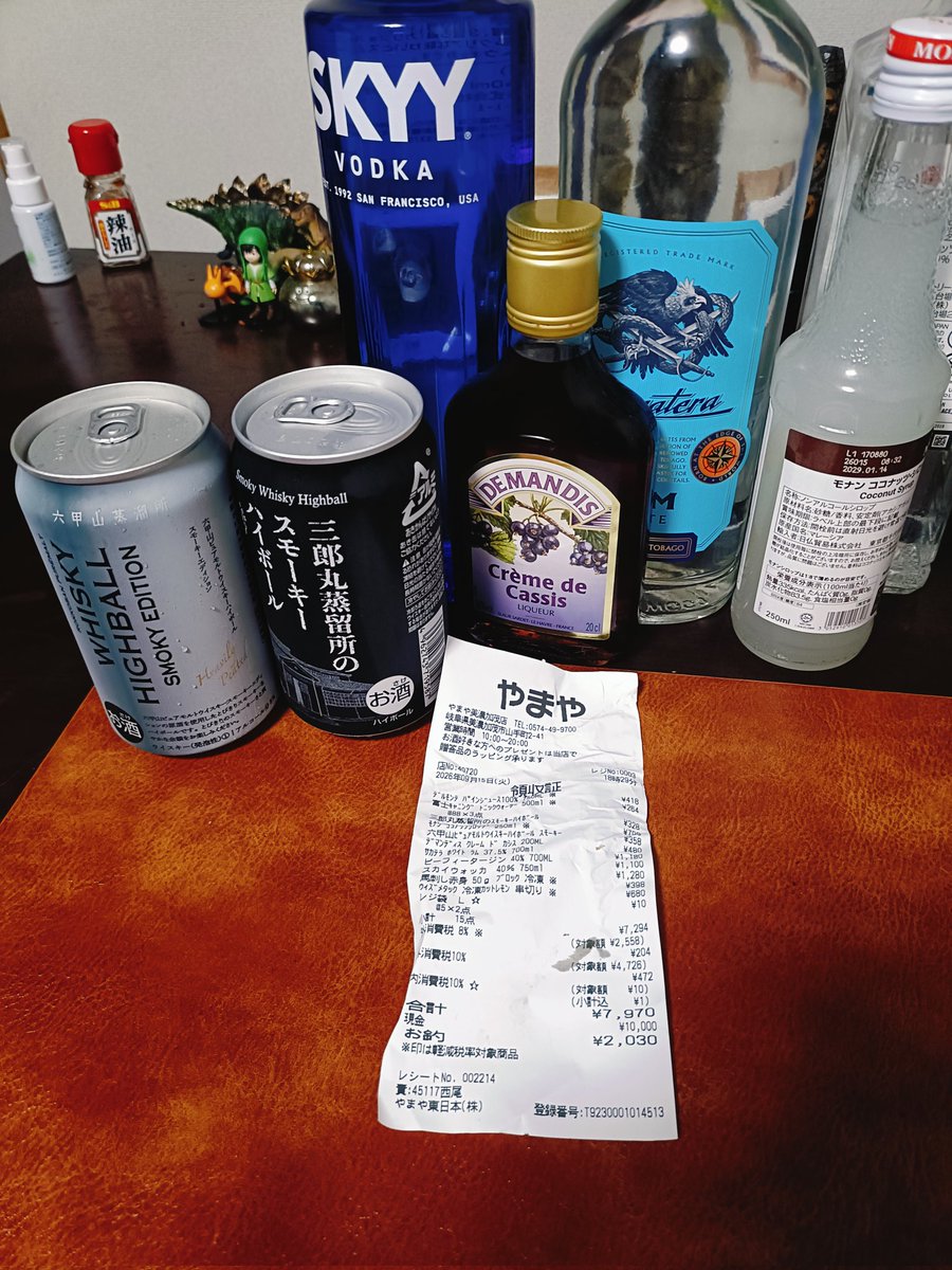 o4li_4y's tweet photo. 9月は禁酒すると意気込んでたのに意識が飛んで気がついたらやまやのレジ前で8000円分（398円は馬刺しである）の酒の会計を済ませていた…怖😨 https://t.co/dhL3bTewx8