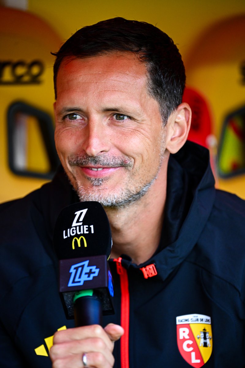 ActuFoot_'s tweet photo. 🚨🚨 DINO TOPPMÖLLER VA ÊTRE LICENCIÉ DE SON POSTE D'ENTRAÎNEUR DE LENS ! 👔❌

Il n'aura tenu que 4 matches de Ligue 1 sur le banc du RC Lens.

🗞️ @lequipe https://t.co/QHg2Nn0pR4