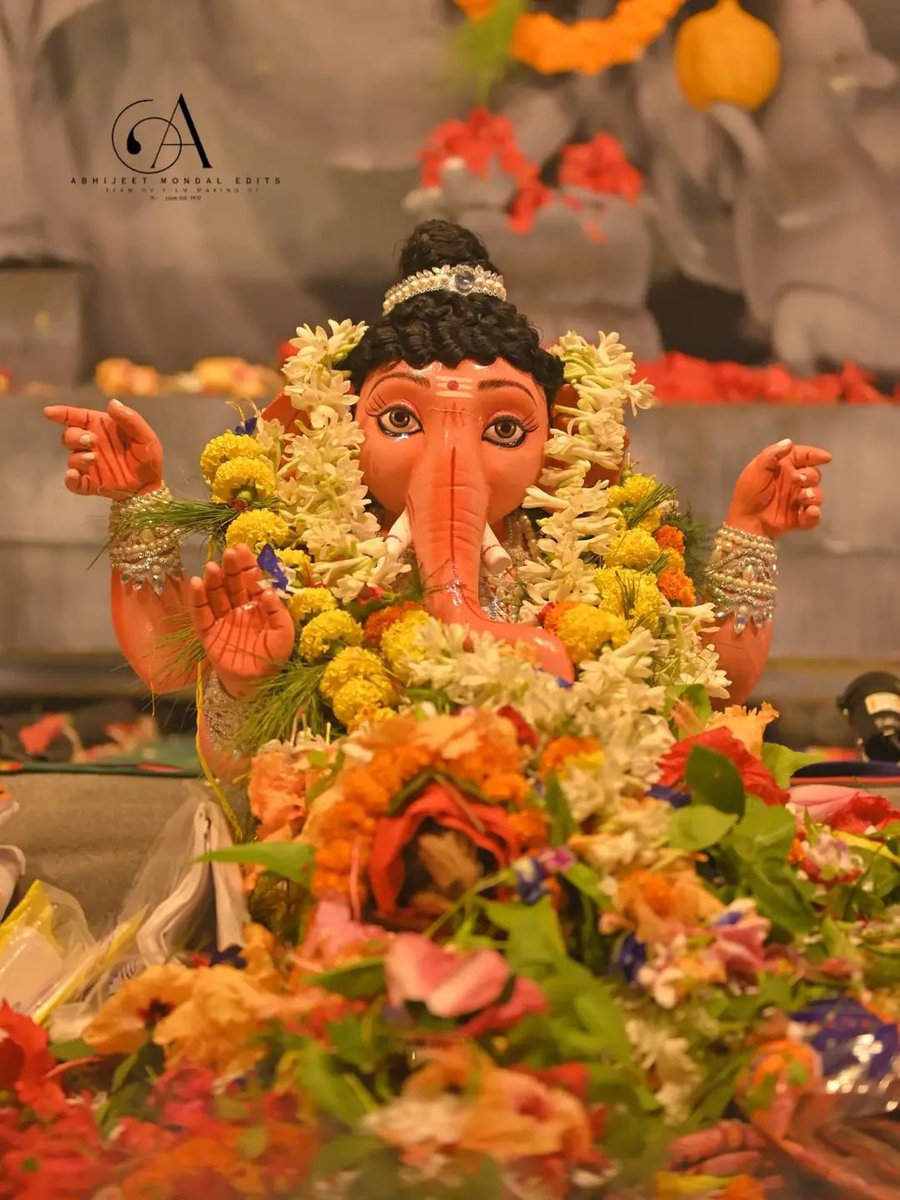 DeepakD198's tweet photo. वक्रतुण्ड महाकाय सूर्यकोटि समप्रभ।निर्विघ्नं कुरु मे देव सर्वकार्येषु सर्वदा॥
गणेश चतुर्थी की आपको और आपके परिवार को हार्दिक - हार्दिक बधाई एवं अनंत - अनंत शुभकामनाएं !! https://t.co/5WXBMAPhU0
