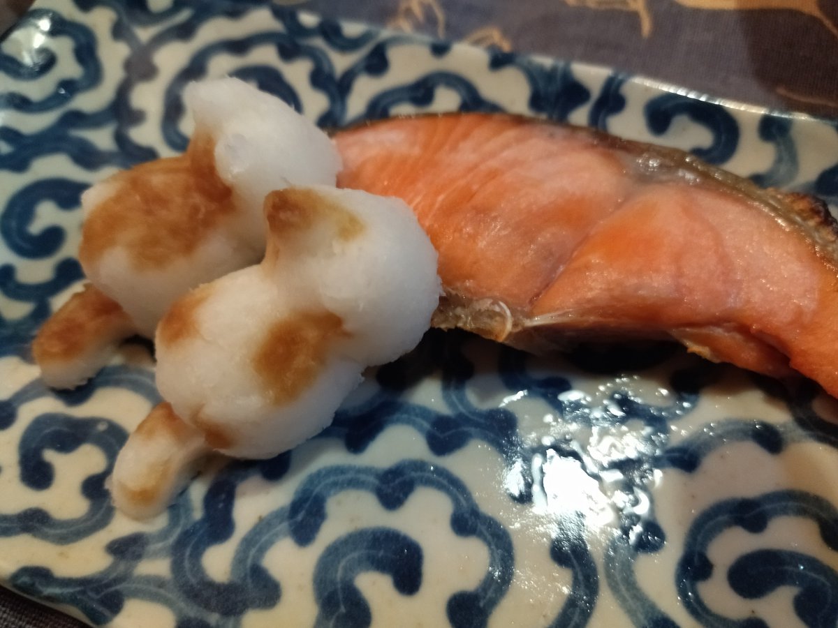 ArturGalata's tweet photo. いけません、猫さん！！！！それは私の、焼き鮭よぉぉぉぉぉ！！！！！！！！あぁぁぁぁぁ！！！！！猫さぁぁぁぁぁぁん！！！！！！！！ https://t.co/P0TUZVBiLN