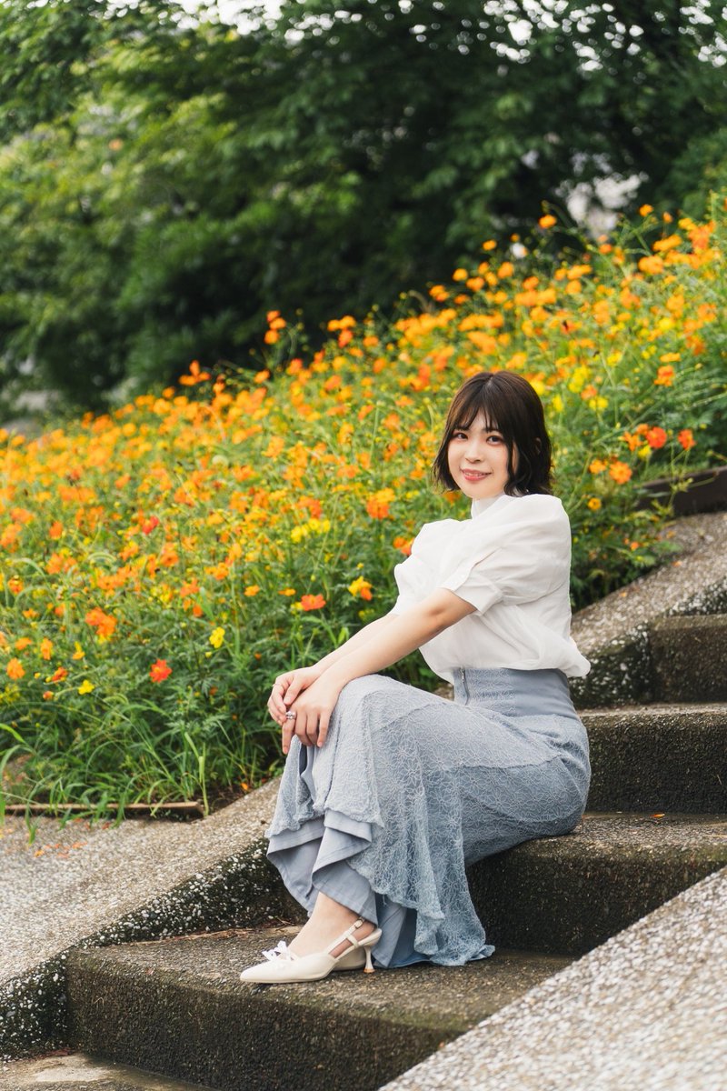 orca_cotori's tweet photo. オレンジのコスモスに囲まれて🏵️ https://t.co/KQ06ItES9K