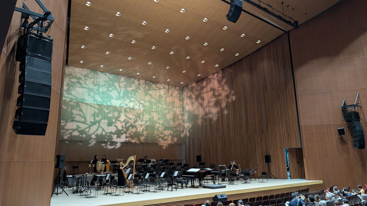 YasuyukiST's tweet photo. 初めての新しい福岡市市民会館大ホール。どんなサウンドが聴けるのかワクワク。間もなく開演！ https://t.co/vGghUVwYcF
