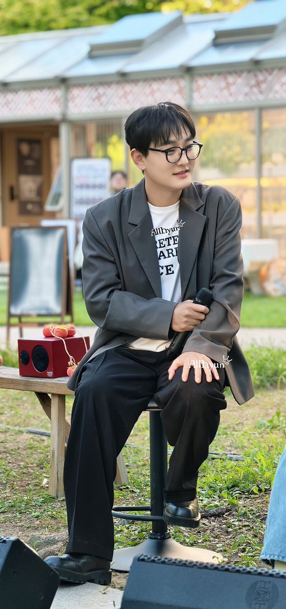 allhyun27's tweet photo. 송광식 콘서트에 참석한 강타 사진
오랜만에 보는 강타🥺
Photos of Kangta at Song Kwang-sik's concert
安七炫参加宋光植音乐会照片
#安七炫 #kangta #강타 #송광식 https://t.co/H4rKWwCQmR