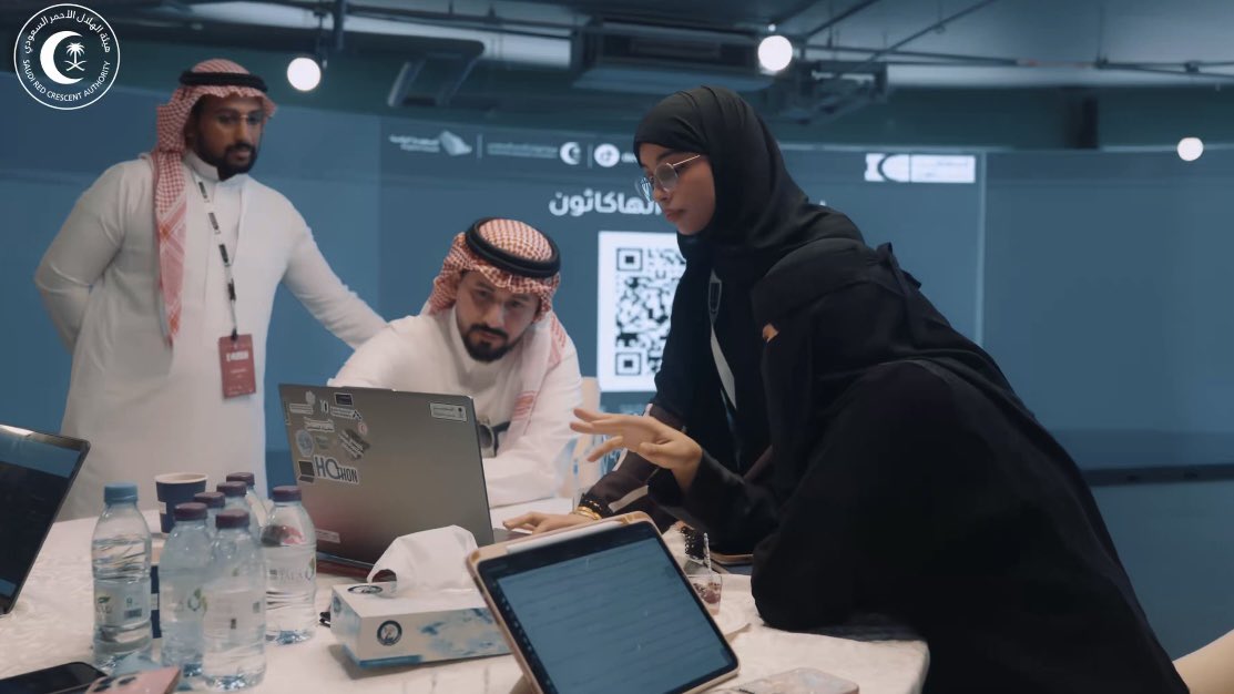 Nd3lli's tweet photo. ختام يليق بهذا الشغف بكل فخر حقق فريقنا Digital Twins المركز الأول في #إسعافثون 🥇

أيام قليلة لكنها كانت تجربة ثرية ومثمرة، عشتها بشغف كبير في مجال لطالما أحببته وآمنت بأثره، بين نخبة من المختصين والمسعفين والمرشدين، ومع فريق رائع صنع بروحه المتعاونة جزءًا كبيرًا من جمال هذه التجربة

شكرًا لهيئة الهلال الأحمر السعودي ولكل أسرة إسعافثون على هذه المساحة الملهمة، وفخورة بإنجازٍ سيبقى أثره أبعد من لحظة الفوز.✨