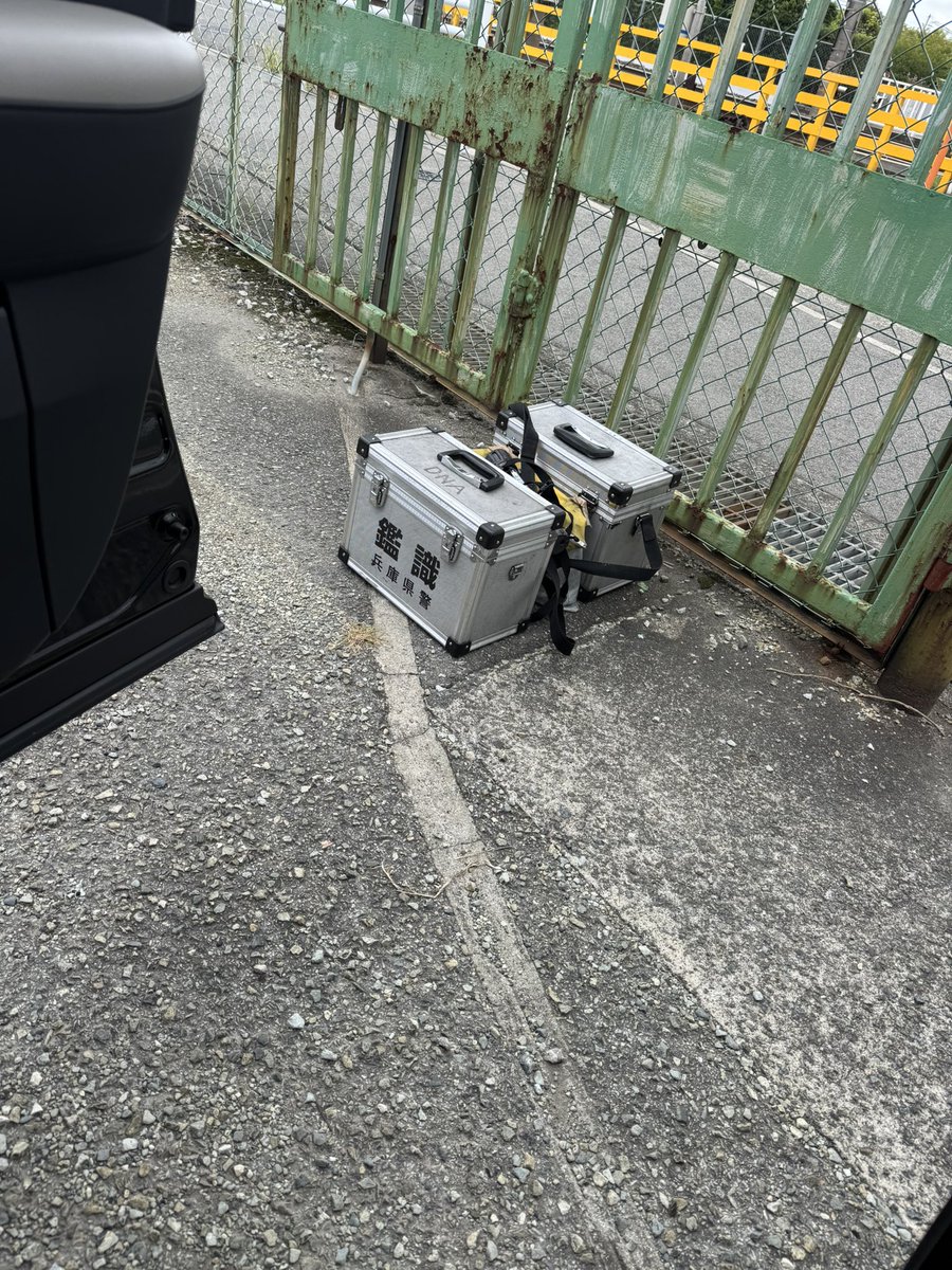 Masakis152's tweet photo. ホイール盗難されました
犯行現場はJR福知山線脱線事故前の板金工場で時間は夜中です
尼崎付近のアルミ，ホイール買取り屋さんで16本ほど買取り持って来た人いれば教えて欲しいです

#尼崎 #盗難 #情報提供お願いします https://t.co/nQR7sVhIWP