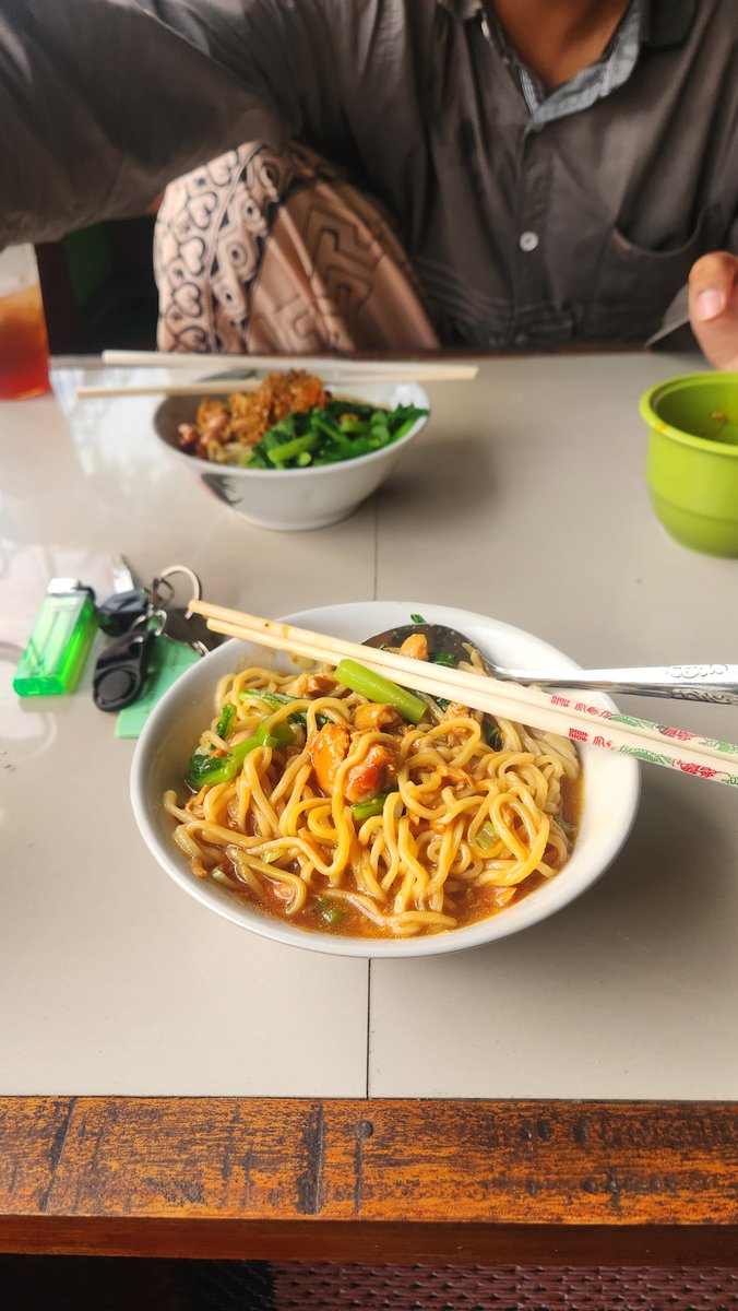 nadiaafiaa's tweet photo. Siapa suka mie ayam cung https://t.co/XqbDqfHpX5