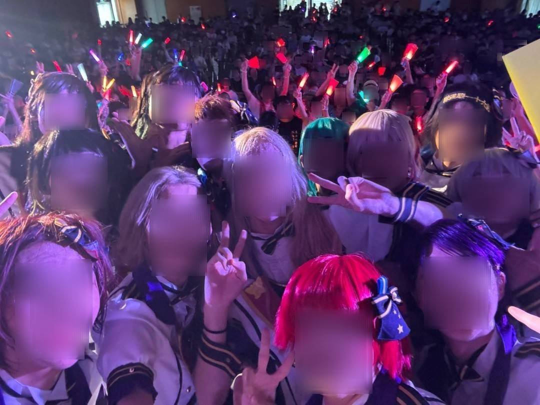 tdj_imas's tweet photo. 13人の最高のアイドル、最高のP、そして支えてくださった全ての皆様。

誰一人欠けても、この景色を見ることはできませんでした。

11代目寺マス、最高の2日間を本当に、本当にありがとうございました！！

みんなで一緒に歩いてきた
この証にそうアイを歌おう
さあメロディーよ響け
世界に届くように https://t.co/YXb2jNy8bk