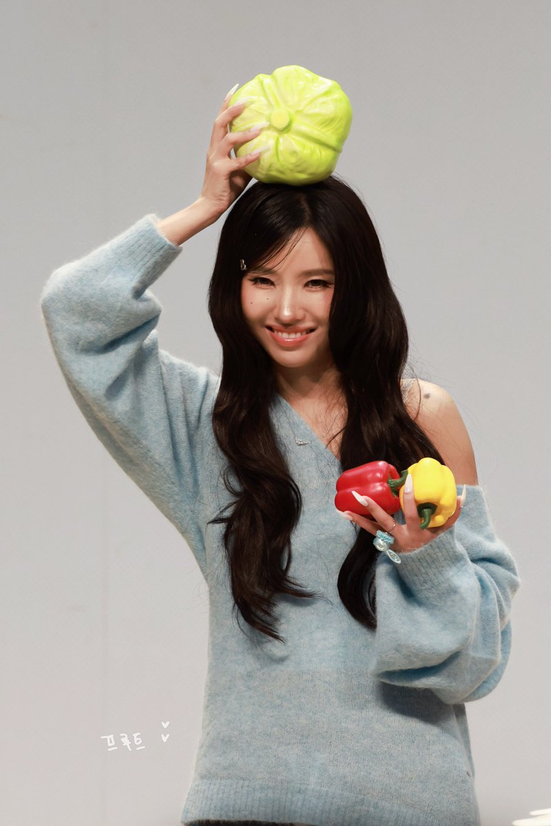 fruit_SOPP's tweet photo. 260913  MAKESTAR

“고추 싫어!”랑 “이누야샤!” 😤
중에 어느 쪽이 더 볼륨이 커?

#소연 #SOYEON  
#아이들 #idle  
#끝내주는인생  
#퇴사할게여 https://t.co/4GNkWYG2dY