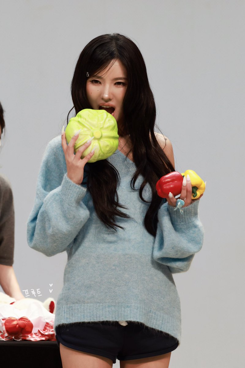 fruit_SOPP's tweet photo. 260913  MAKESTAR

“고추 싫어!”랑 “이누야샤!” 😤
중에 어느 쪽이 더 볼륨이 커?

#소연 #SOYEON  
#아이들 #idle  
#끝내주는인생  
#퇴사할게여 https://t.co/4GNkWYG2dY