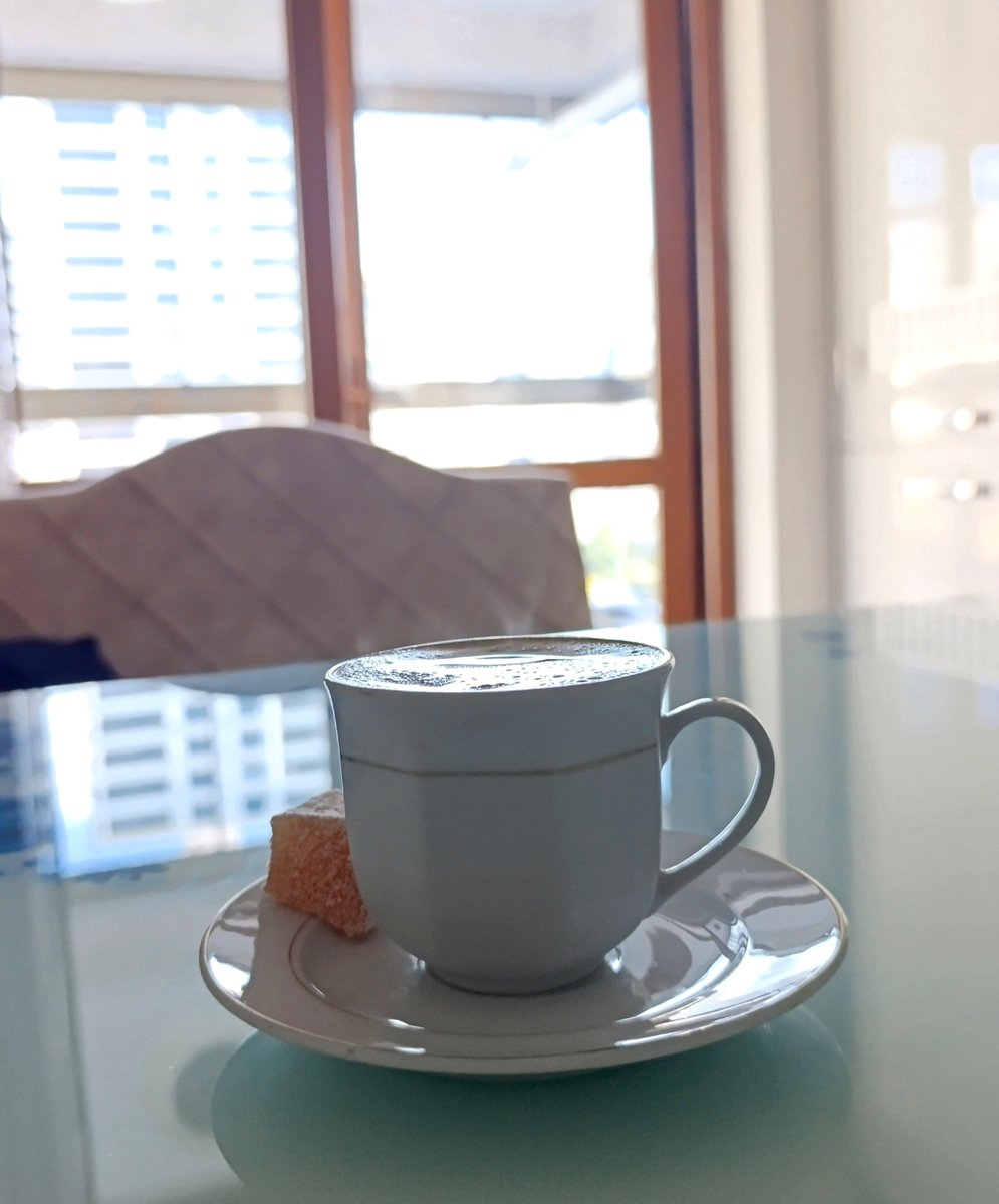 SefikaD_73's tweet photo. **
Ayaküstü içilen kahveden zerre miskal tat almıyorum. 
Ama içmeden de uyanamıyorum.☕

 Cümleten Rojbaş u ☀️ Günaydın efem.;)) https://t.co/dRO5Yx9IEG