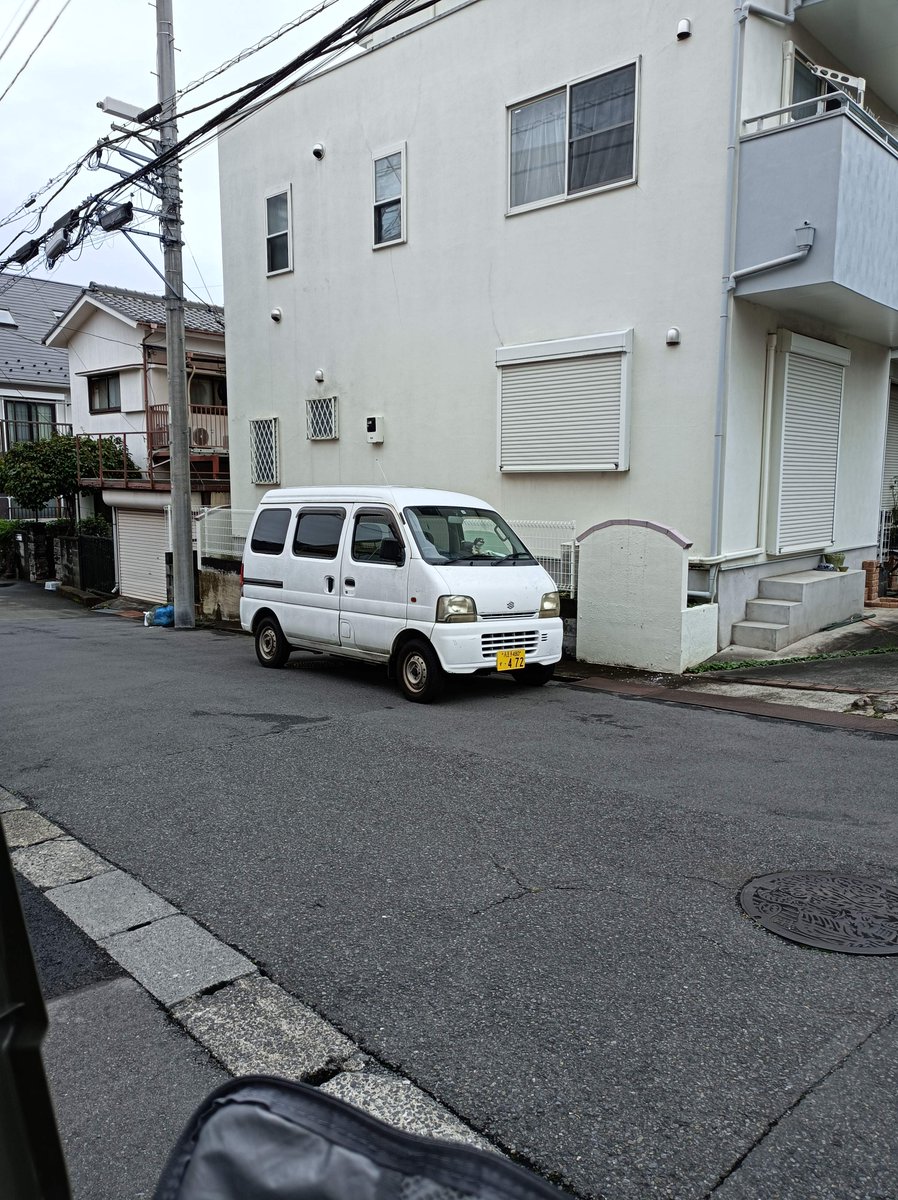 happyatelier's tweet photo. こやつは、確信犯です。今日も遭遇。仏の…。で次見かけた時��、即通報します。現認が必要との事なので。そこまでと思うかもしれませんが、こっちは雨で蒸し暑い中チャリで配達しているのに涼しげな顔してるのが納得いかないためです。
#Uber　 #デリバリー　#拡散希望 https://t.co/CTeHjuzUyK