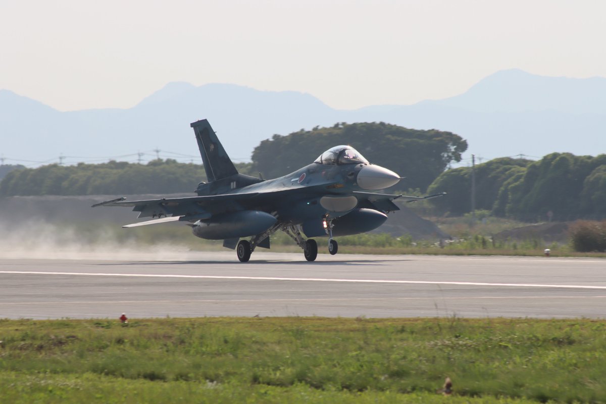 jointstaffpa's tweet photo. 昨日、東シナ海において領空侵犯のおそれがあったため、空自西部航空方面隊の戦闘機が緊急発進し、対応しました。防衛省・自衛隊は、引き続き、我が国の領域と国民の皆様の平和な暮らしを守るため、24時間365日、対応に万全を期していきます。
※写真は資料画像
#航空自衛隊 #スクランブル #F2 https://t.co/vXf3rT42T7