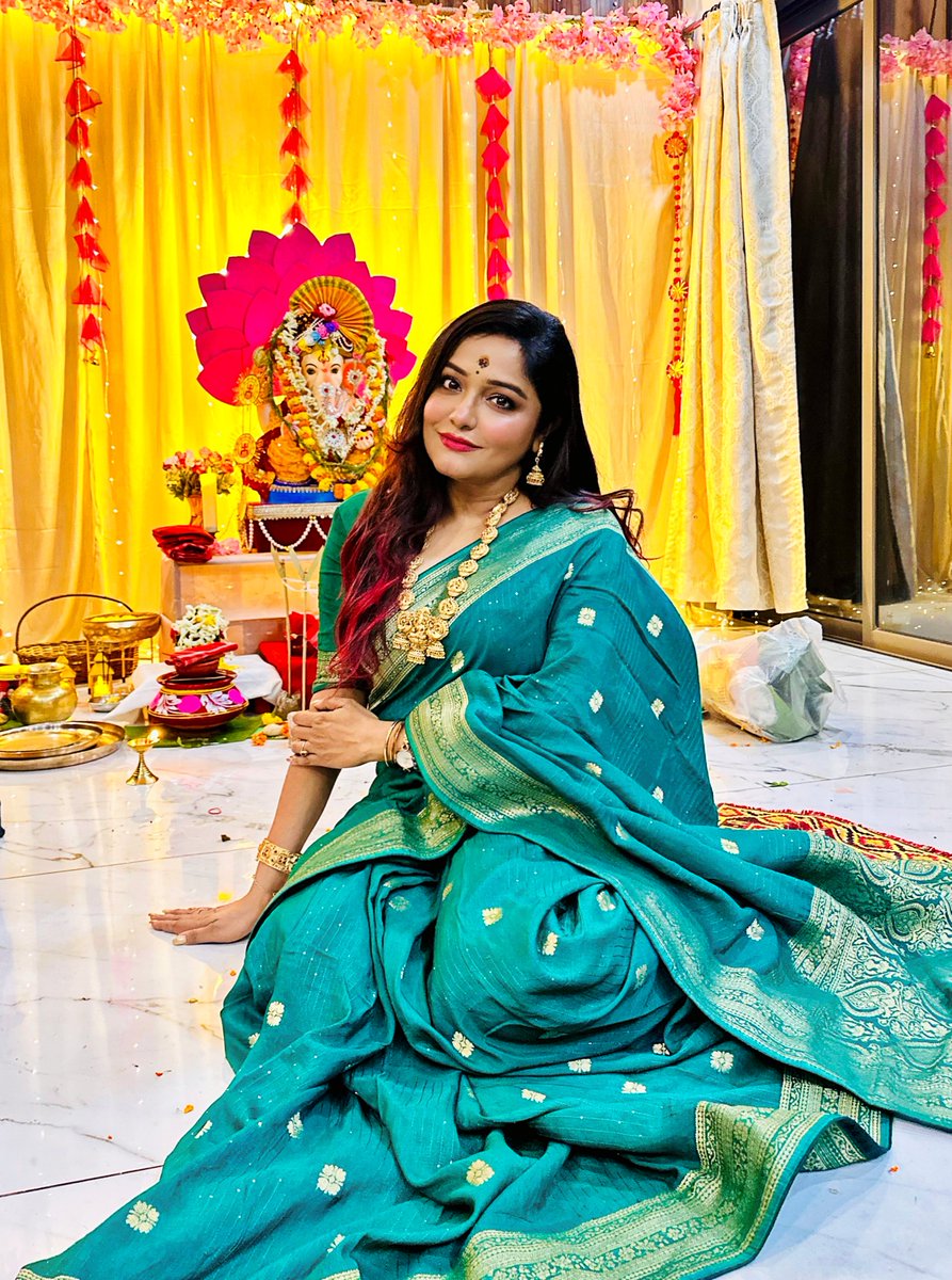 sayantani8's tweet photo. ॐ गं गणपतये नमः।
ॐ श्री गणेशाय नमः।
वक्रतुण्ड महाकाय सूर्यकोटि समप्रभ।
निर्विघ्नं कुरु मे देव शुभकार्येषु सर्वदा॥🌼✨🙏🧿
#ganapatibappamorya🙏🏻 #ganapati2026 #ganeshchaturthi🙏 #yesterdaystory https://t.co/c6HKN5TfE1