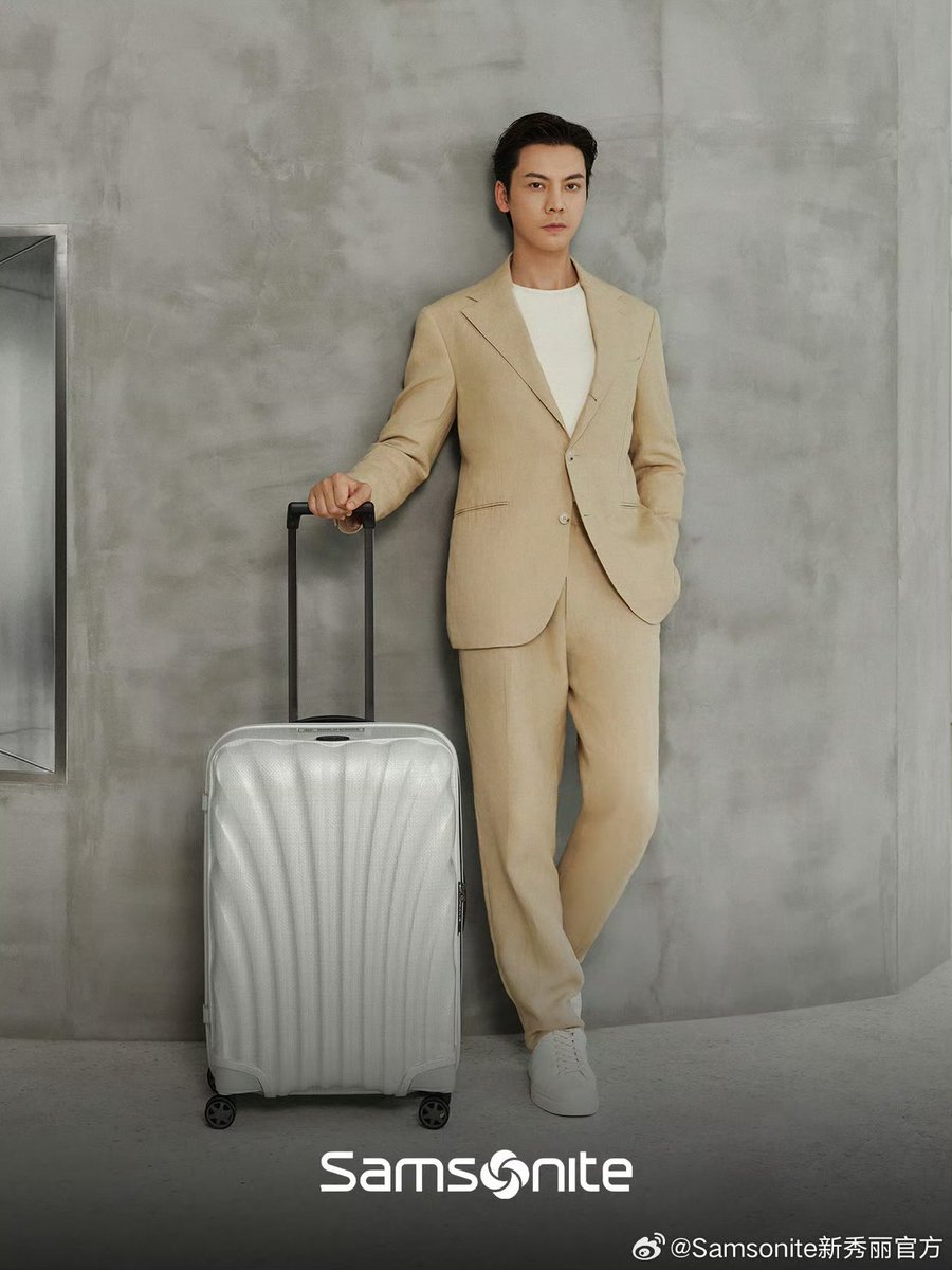 ChenWetingThFp's tweet photo. แบรนด์ BeauEver จัดหนักความหล่อ #samsonite ไม่ขอทน ปล่อยมาอีกภาพให้รู้กันไปว่าแบรนด์แอมของกระเป๋าก็ลูกรักพระเจ้า เบ้าหน้าฟ้าประทาน กาลเวลาทำอะไรไม่ได้เหมือนกัน เอ่อ!!!ก็คนเดียวนะ!! 🤣🤣
#เฉินเหว่ยถิง #ChenWeiting #williamchan #陈伟霆
#ChenWeitingThailandFanPage https://t.co/1LMmhXabw7