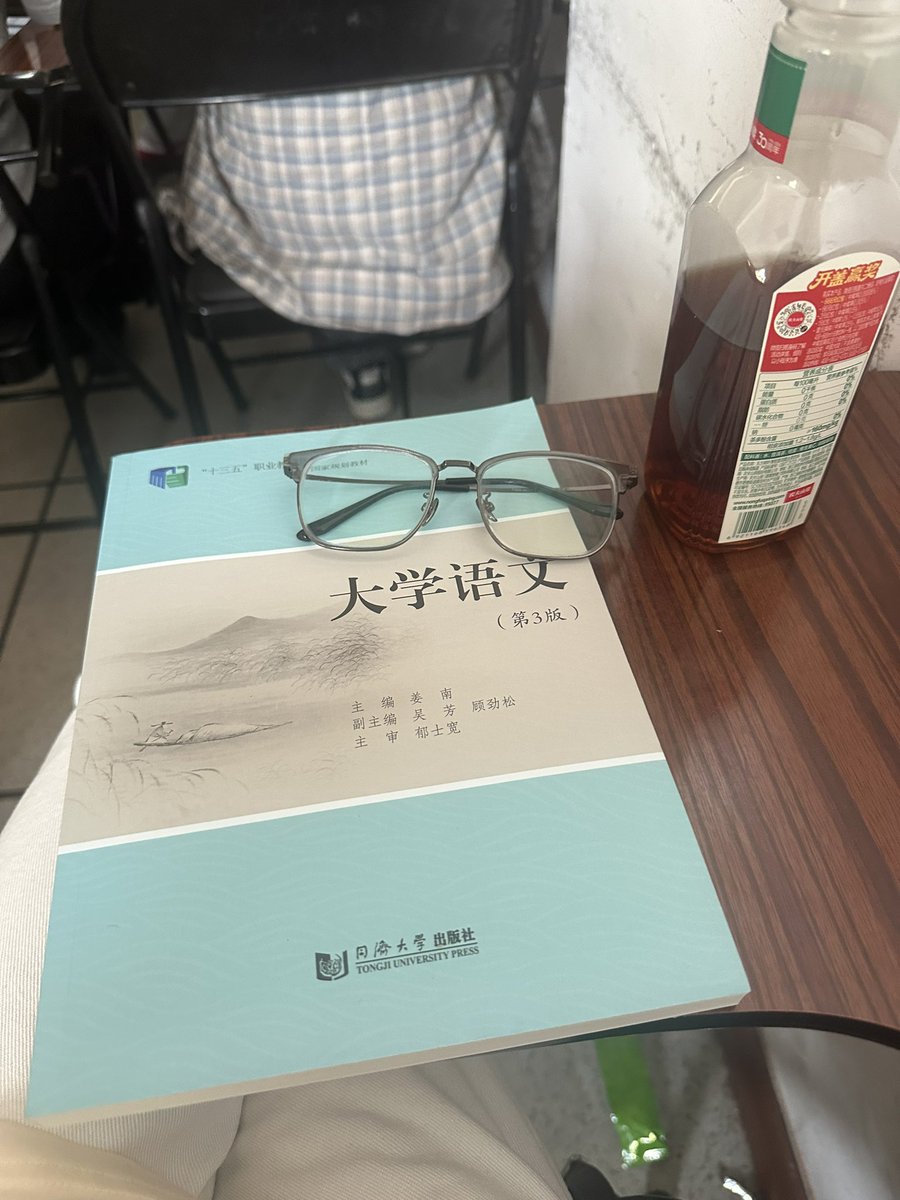 LinYue91207's tweet photo. 我不想上学 https://t.co/aEq9tArNiM