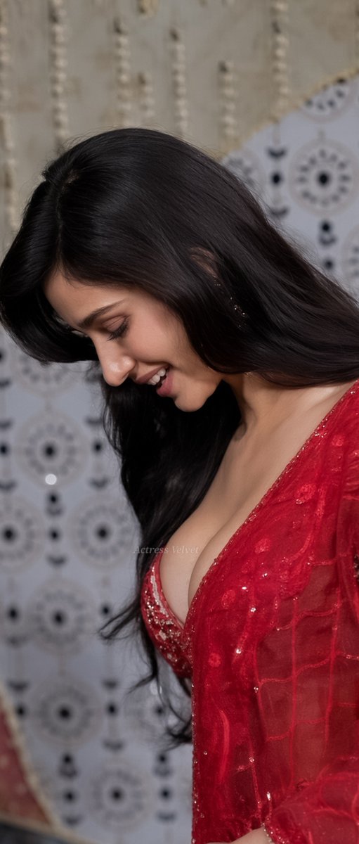 ActressVelvetHQ's tweet photo. Disha Patani at Ambani's Ganpati Celebration casually stealing all the spotlights ❤️✨
#DishaPatani 
[1/3] https://t.co/VDGc6Rlj6I