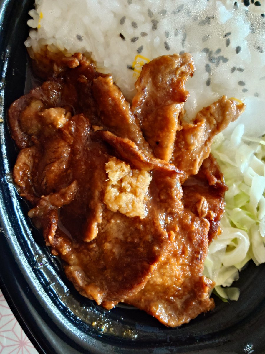 pamdirac5's tweet photo. セブンイレブン　生姜焼き弁当
肉に脂身ほとんど無し。
さて、これがいつまで続くかが問題。
セブンイレブンは途中から具材のクオリティを下げる。（あくまで個人の感想です。）
＃セブンイレブン ＃弁当 ＃新発売 ＃クオリティ ＃継続性 https://t.co/lh2tWVSUBb