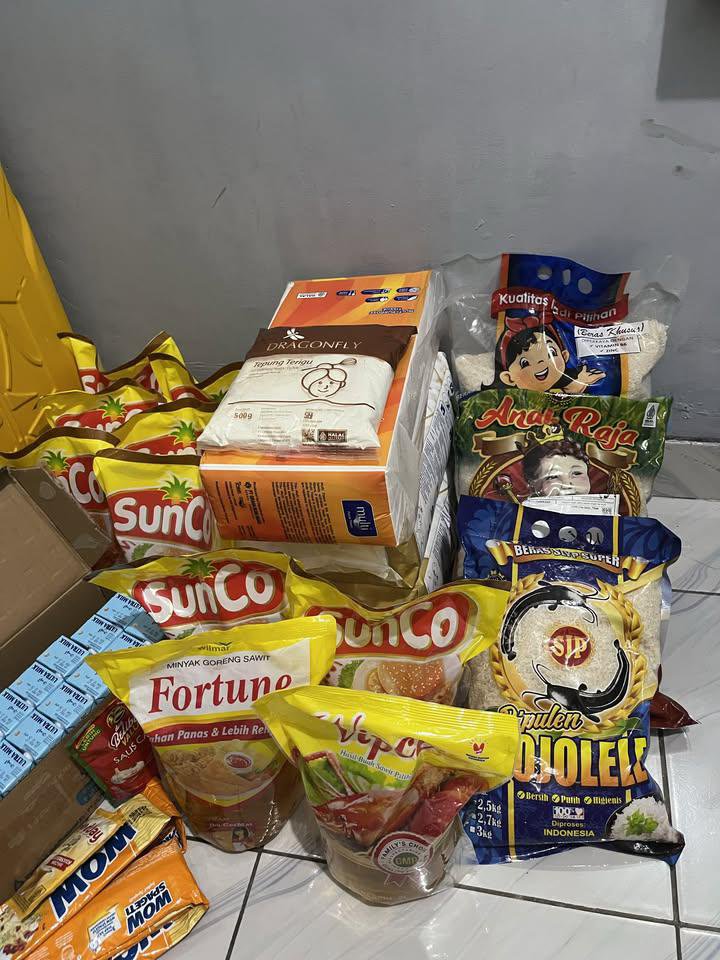 vitriapi's tweet photo. DEAR X  Pertemukan aku sama buibuu yang pengen banyak belanja tapi tetep hemat🤍

GAMAU GACOR SENDIRIAN‼️😭🫶🏻
Buibu yang lainnya harus tau juga kalau semua ini bisa didapetin setengah harga asal ada usaha👊🏻 https://t.co/aOy58eZFnR