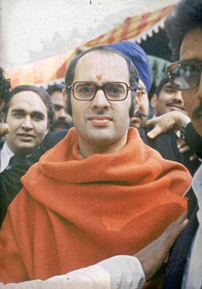Indravril's tweet photo. Sanjay Gandhi, sterilized ~7M Muslim men, allegedly with help from his Muslim GF Rukhsana Sultana. Muslim TFR in 1980 was ~6. Even assuming just 2 potential children remained

2 × 7 million = 14 million Muslim babies not being born. https://t.co/5nl5mB0Nwd