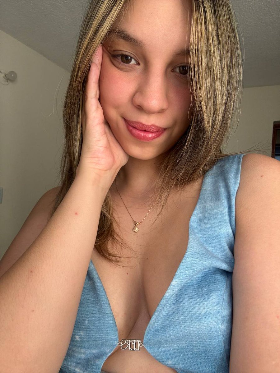 yourcamilin's tweet photo. Blue dress + golden hour… kinda hard to compete with this combo 💙
#GoldenHour #OOTD #Selfie #SunKissed https://t.co/iNlHI0d6Ab