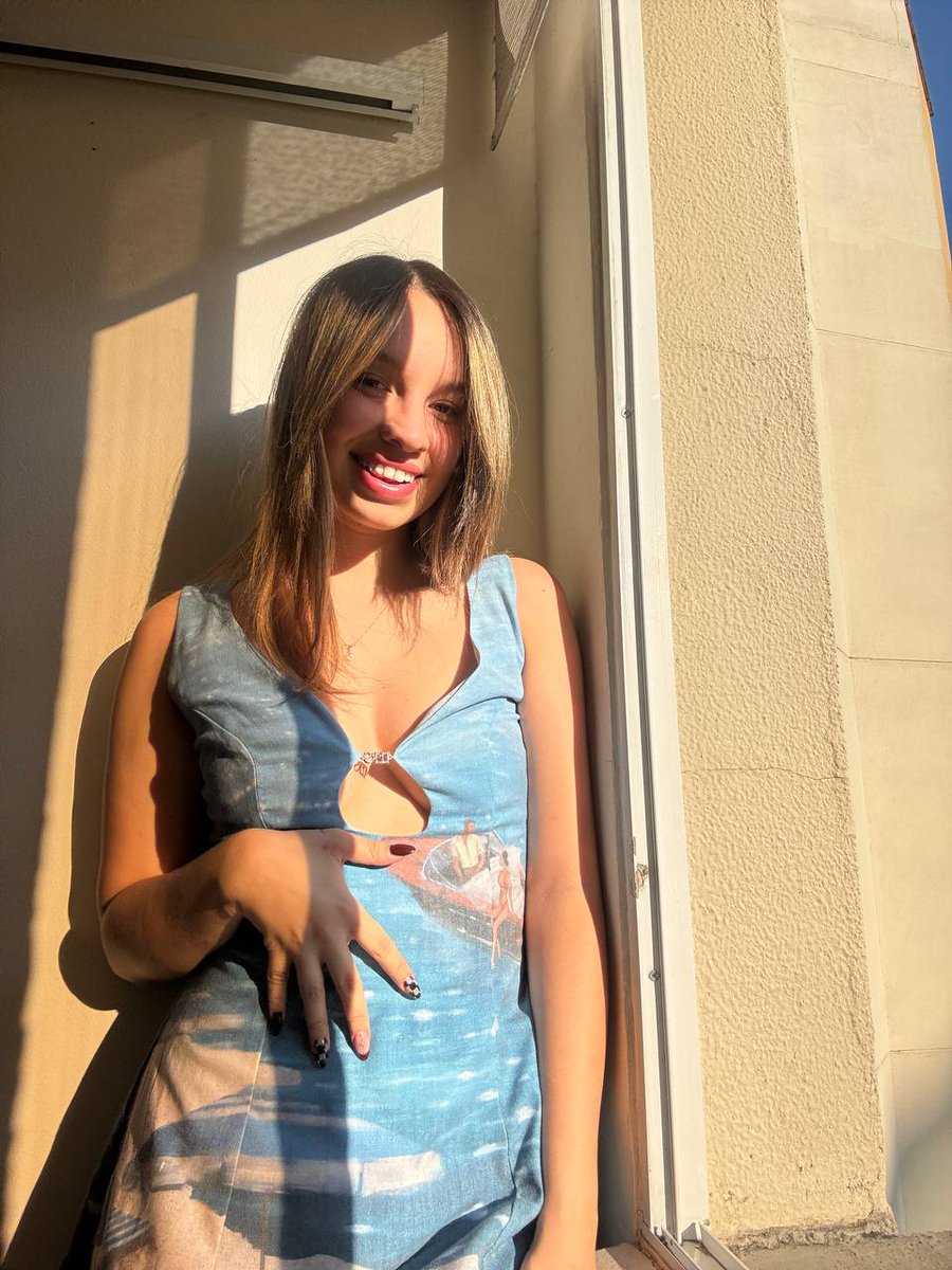 yourcamilin's tweet photo. Blue dress + golden hour… kinda hard to compete with this combo 💙
#GoldenHour #OOTD #Selfie #SunKissed https://t.co/iNlHI0d6Ab