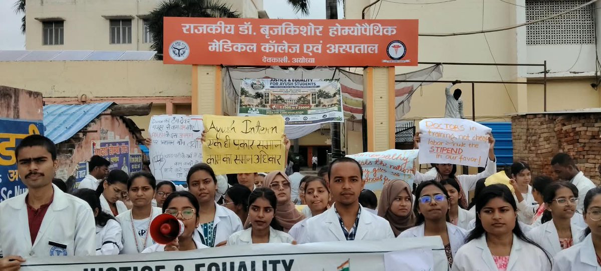 Priya08889923's tweet photo. स्टाइपेंड में समानता, AYUSH छात्रों के लिए न्याय।
@ayushupdept @dayalugurubjp
@SureshKKhanna @CMOffice UP
@upayushdept @moayush #AYUSHStipend25K https://t.co/EKni8RMObS