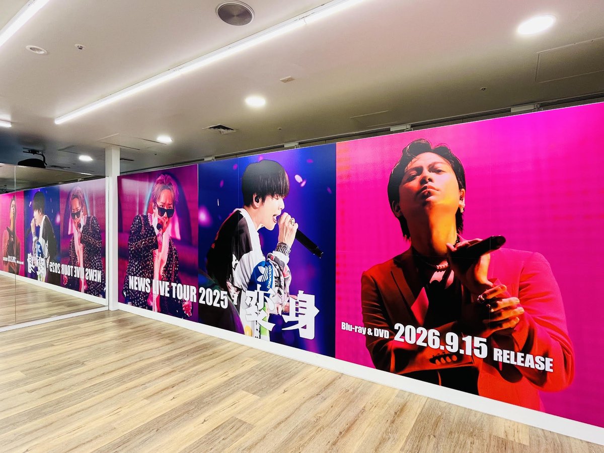 TOWER_Shibuya's tweet photo. 📢#タワ渋のお知らせ
／
㊗️本日9/15
#NEWS結成23周年🎂
＼
New Live DVD&amp;Blu-ray
『NEWS LIVE TOUR 2025 変身』発売日🎉
1F&amp;4Fで展開中！
※本日はご予約分含め4Fにて販売しております💿

4Fフォトスポットの大きなNEWSに
ぜひ会いに来てください💜💛💚(沙)

#NEWS結成日
#NEWS_変身 https://t.co/GqKybrmeC6