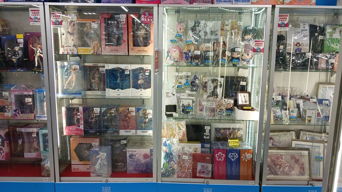 lashin_akiba2's tweet photo. リニューアルオープンまであと3⃣日‼

らしんばん秋葉原店は、9月18日にAKIBA Flagsに生まれかわります‼

現在 #アイマス コーナーを大改装中です💪
#学マス をはじめ、各ブランドのアイドル達のグッズを取り揃えております☺️

リニューアル期間中も元気に営業しておりますので、ぜひお越しください‼ https://t.co/RpEFgbWl4T
