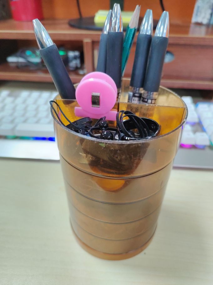 evern760087's tweet photo. Turning an old glass jar into a cute desk organizer! No waste, full creativity https://t.co/UXkMgtGqPg