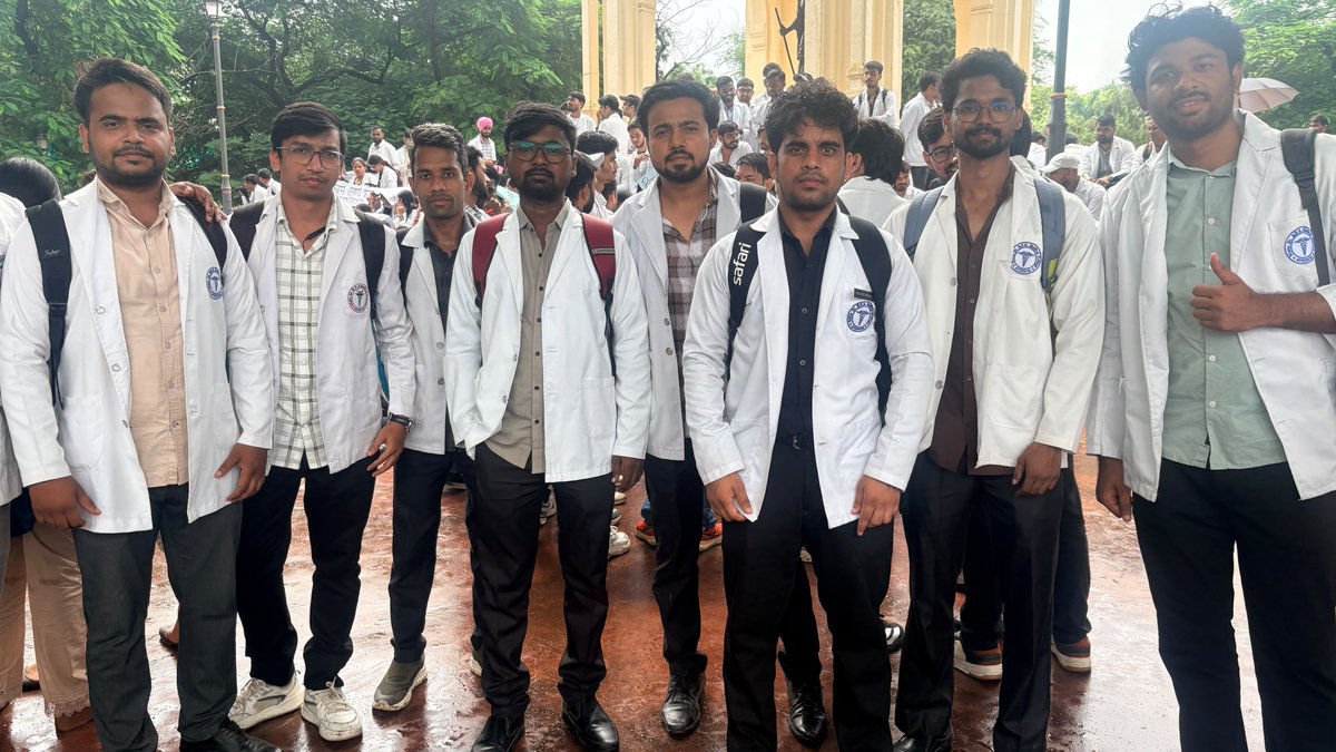 Pranshu31392936's tweet photo. एक मांग, एक आवाज़ - AYUSH Stipend ₹25,0001 @ayushupdept @dayalugurubjp @SureshKKhanna @CMOfficeUP @upayushdept @moayush #AYUSHStipend25K https://t.co/284b7M5KpA