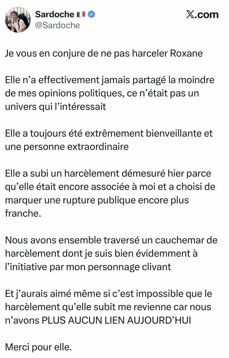 Chifourmii's tweet photo. Devinez laquelle de ces 2 personnes est de gauche bienveillante et celle qui est de droite https://t.co/bHrv3UC0q4